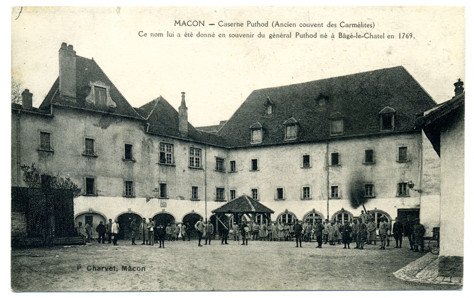 Exterieur musée, blanc et noir - Agrandir l'image (fenêtre modale)